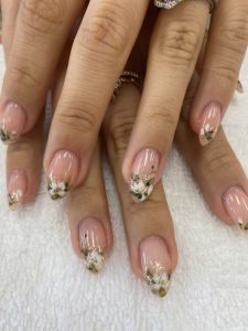 Summer Nails 2023: Flowers - 21 Ideas