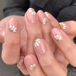 Summer Nails 2023: Flowers - 21 Ideas