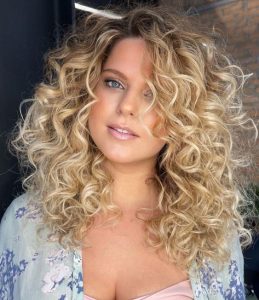 Curly Hairstyles Summer 2023: 19 Breezy Ideas