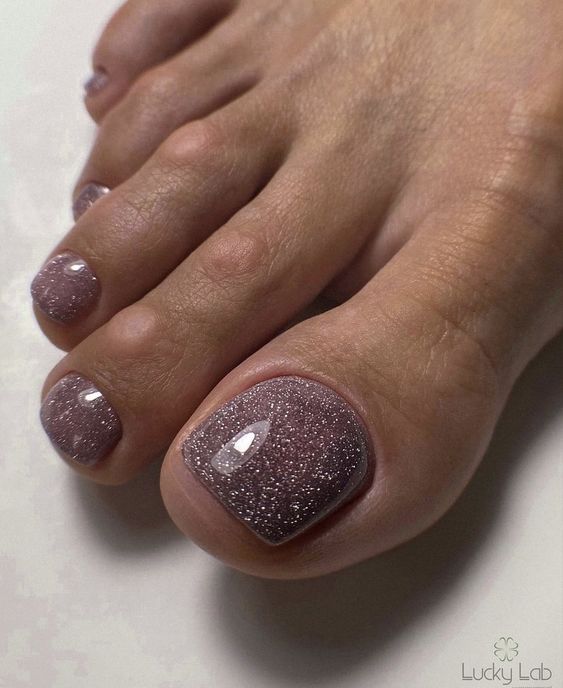 15 Trendy Fall Toe Nail Colors for 2023