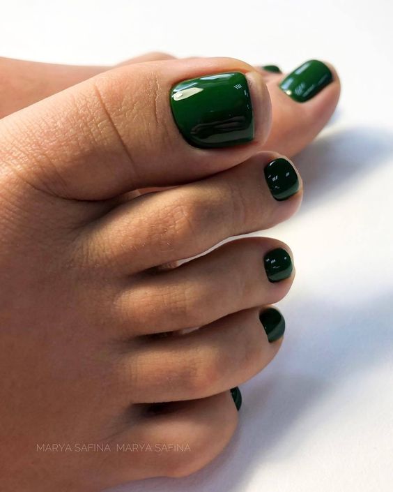 15 Trendy Fall Toe Nail Colors for 2023