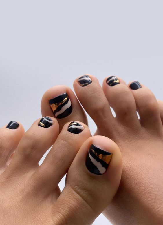 15 Stunning Fall Color Toe Nail Ideas for Black Women in 2023