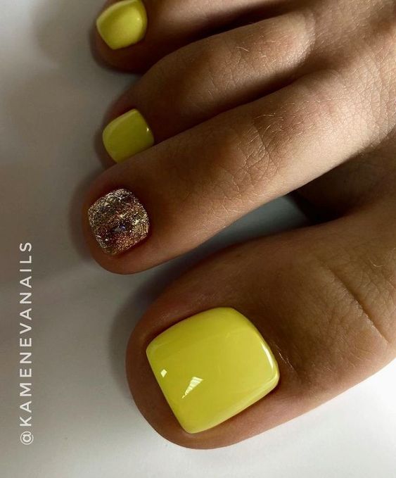 15 Trendy Fall Toe Nail Colors for 2023