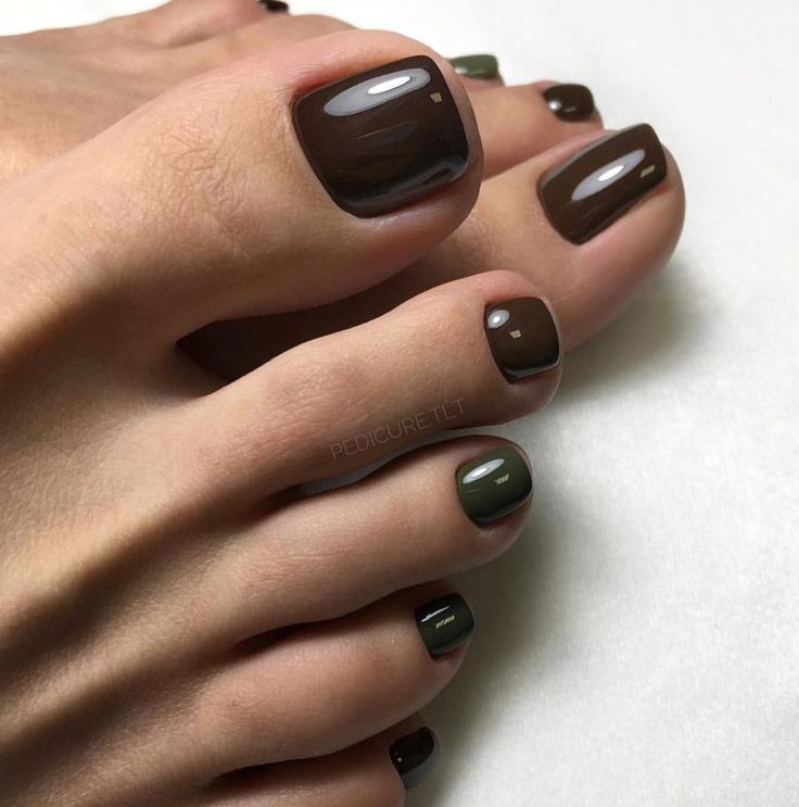 15 Trendy Fall Toe Nail Colors for 2023