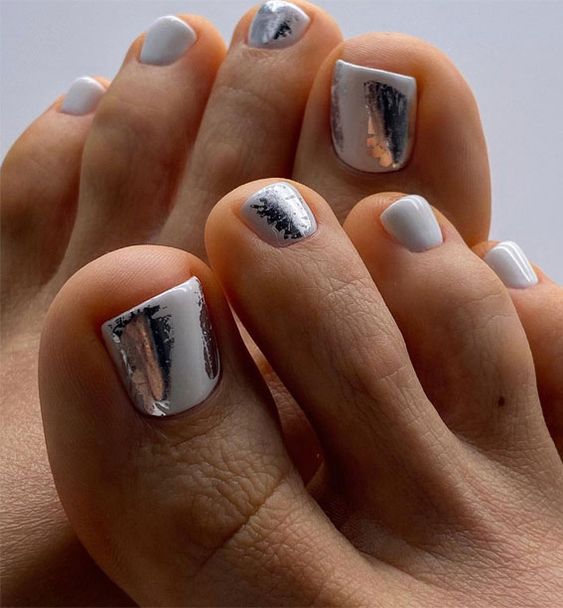 15 Trendy Fall Toe Nail Colors for 2023