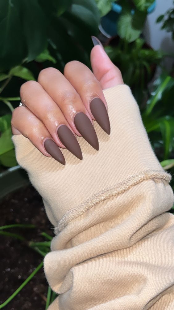 15 Chic Almond Nail Ideas for Fall 2023