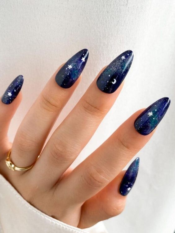 15 Chic Almond Nail Ideas for Fall 2023