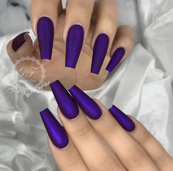 15 Gorgeous Purple Nail Ideas for Winter 2023-2024