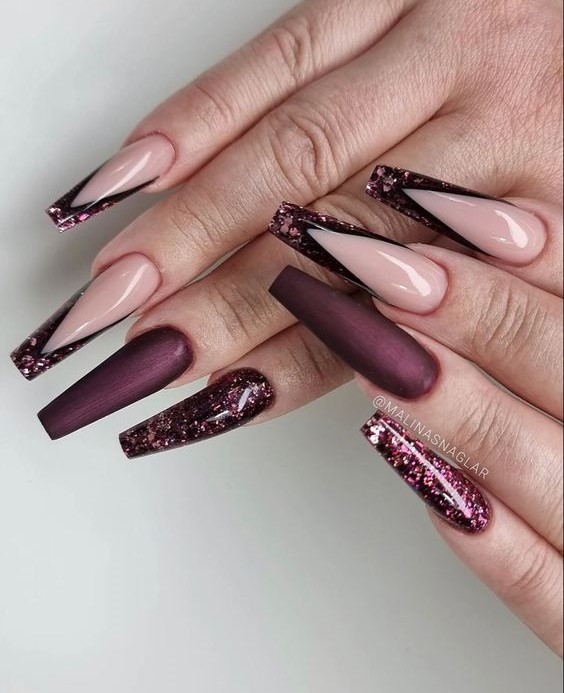 17 ideas de uñas medianas de invierno para 2023-2024