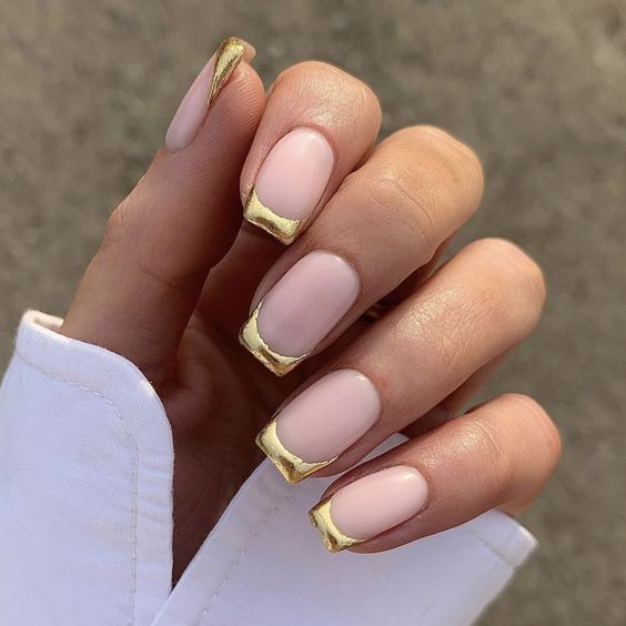 15 French Winter Nail Ideas for 2023-2024