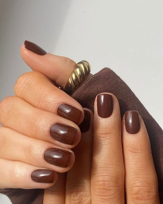 19 Solid Color Winter Nail Ideas for 2023-2024