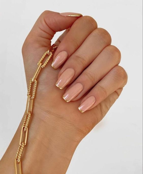 19 Natural Winter Nail Ideas for 2023-2024