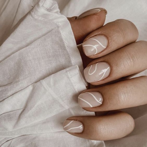 19 Natural Winter Nail Ideas for 2023-2024