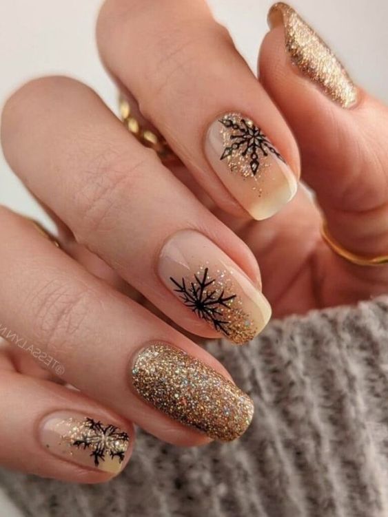 15 Short Winter Nail Ideas for 2023-2024