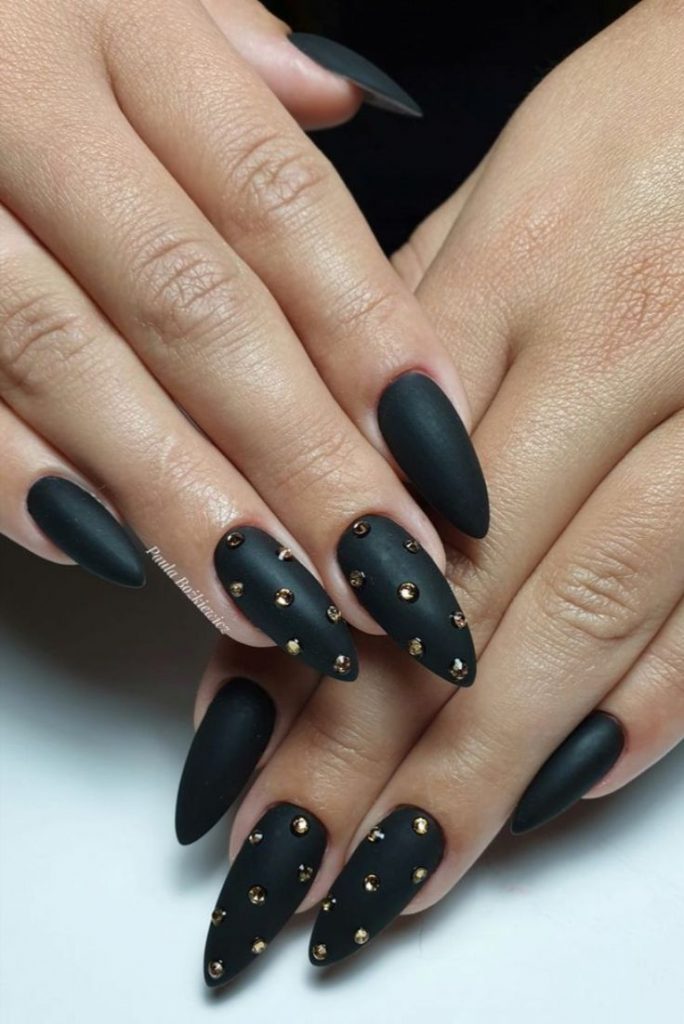 19 Chic Black Nail Ideas for Winter 2023-2024