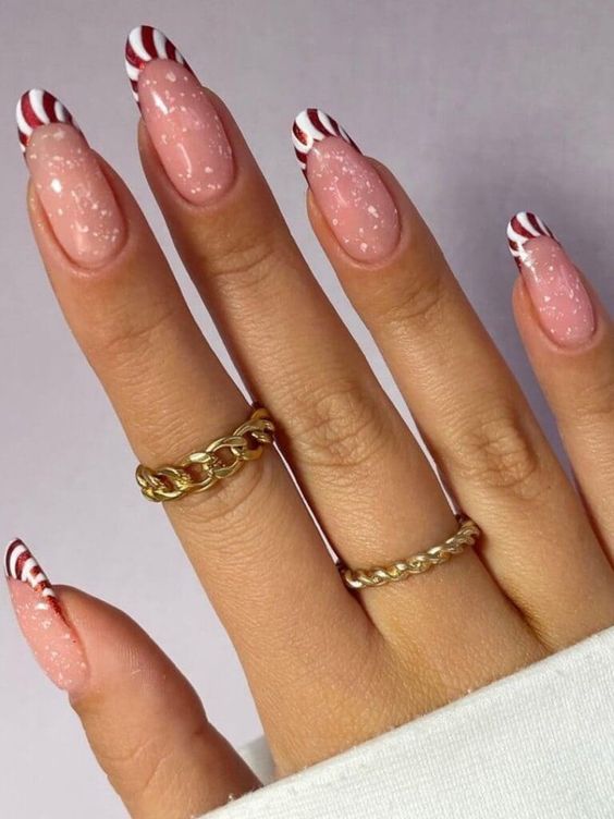 17 Stylish Christmas Nail Color Ideas for 2023