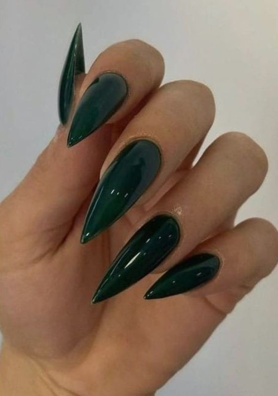 19 Solid Color Winter Nail Ideas for 2023-2024