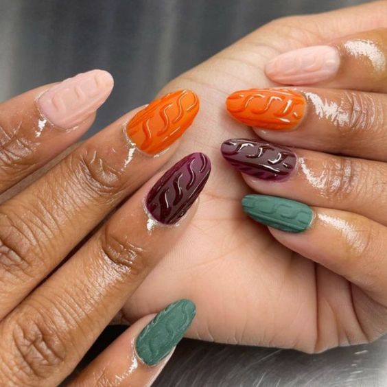 17 ideas de uñas medianas de invierno para 2023-2024