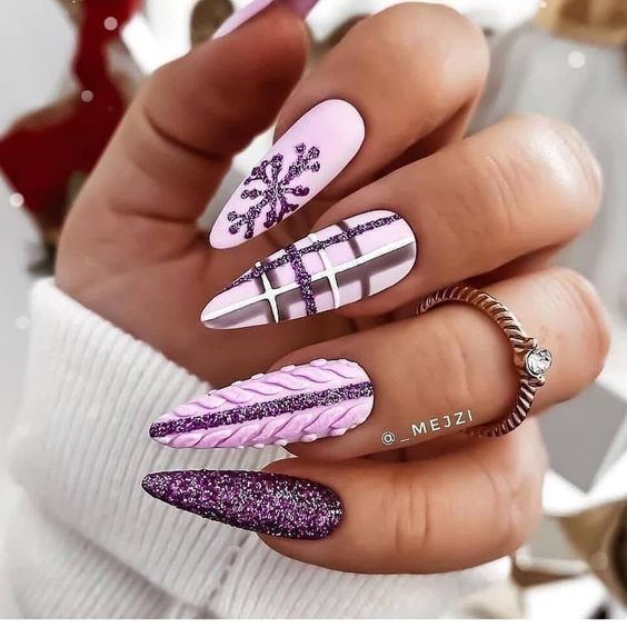 19 Festive Christmas Gel Nail Ideas for 2023