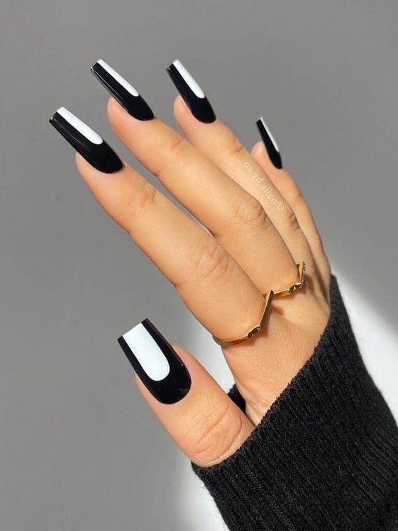 19 Chic Black Nail Ideas for Winter 2023-2024