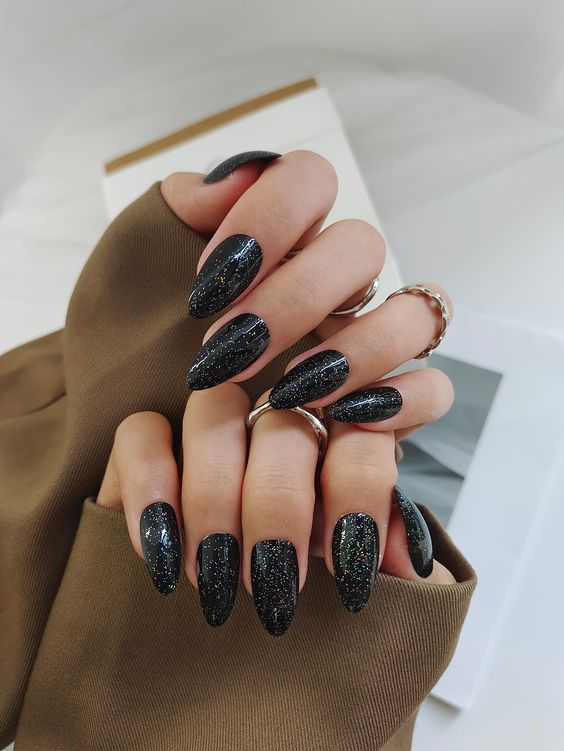 19 Chic Black Nail Ideas for Winter 2023-2024