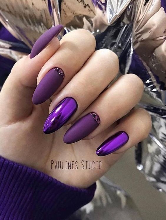 Oval Nails Winter Colors 2023-2024: 19 Ideas to Elevate Your Winter Nail Game