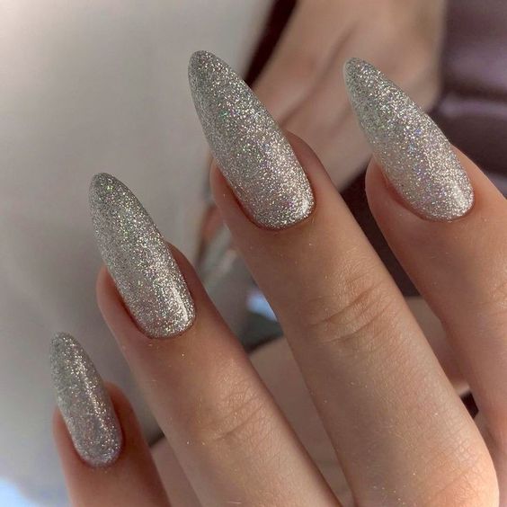 Almond Nails Winter Colors 2023-2024: 17 Trendy and Cozy Ideas