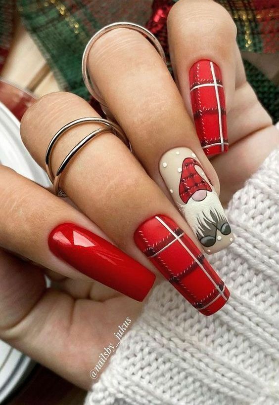 19 Festive Christmas Gel Nail Ideas for 2023