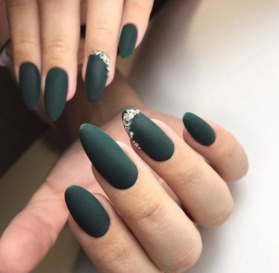 Almond Nails Winter Colors 2023-2024: 17 Trendy and Cozy Ideas