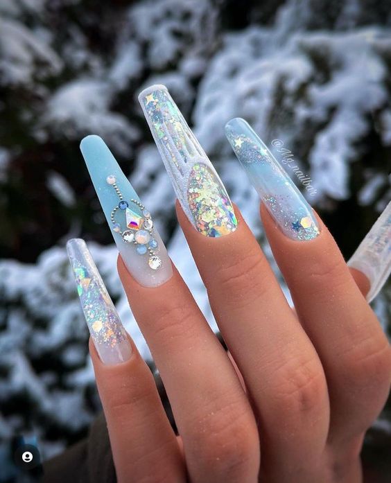 15 French Winter Snowflake Nail Ideas for 2023-2024