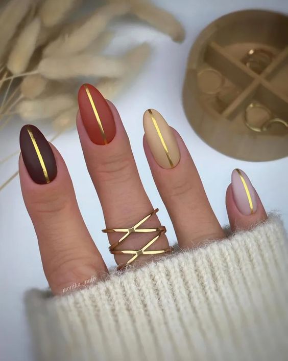 17 ideas de uñas medianas de invierno para 2023-2024