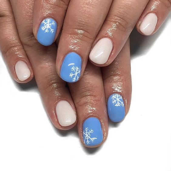 15 Short Winter Nail Ideas for 2023-2024