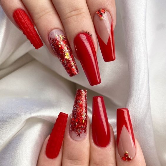 15 elegantes tendencias de uñas rojas para el invierno 2023-2024