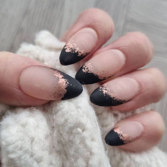 15 French Winter Nail Ideas for 2023-2024