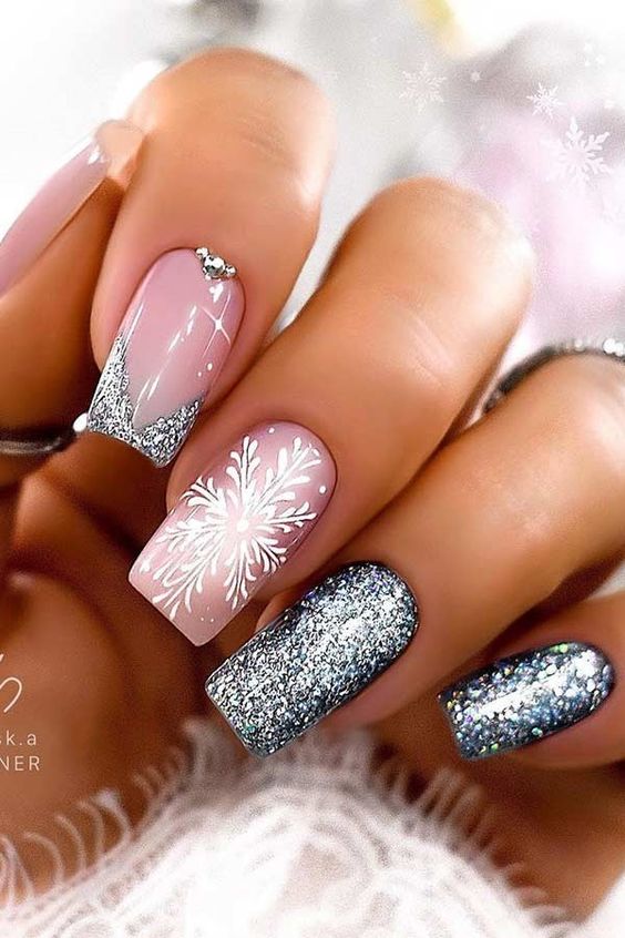 17 ideas de uñas medianas de invierno para 2023-2024