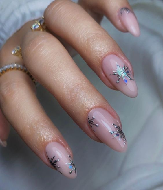 19 Natural Winter Nail Ideas for 2023-2024