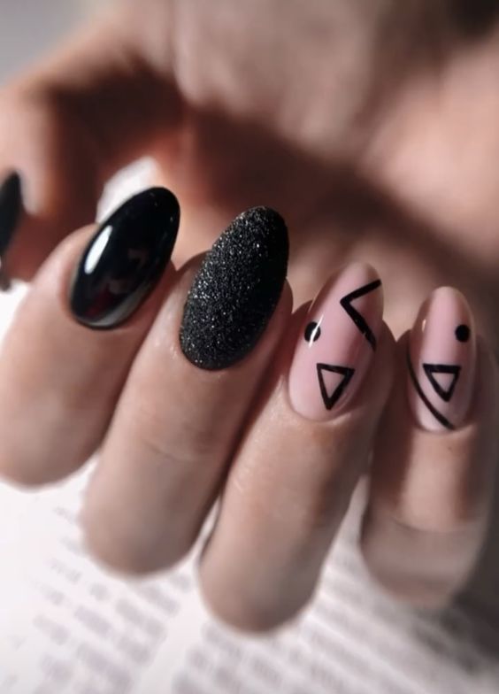 19 Chic Black Nail Ideas for Winter 2023-2024