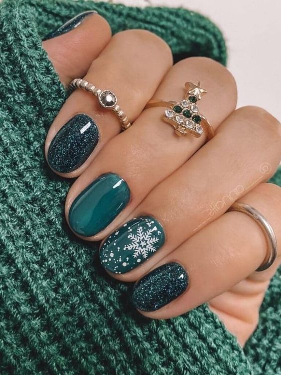 15 Short Winter Nail Ideas for 2023-2024