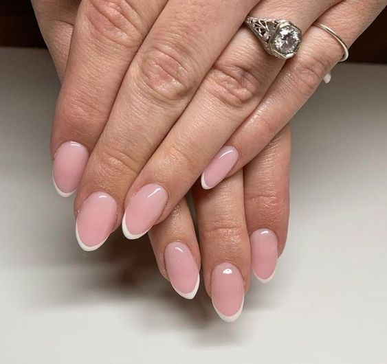 19 Natural Winter Nail Ideas for 2023-2024