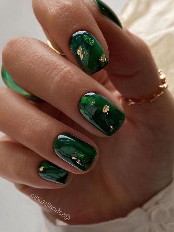 19 Solid Color Winter Nail Ideas for 2023-2024