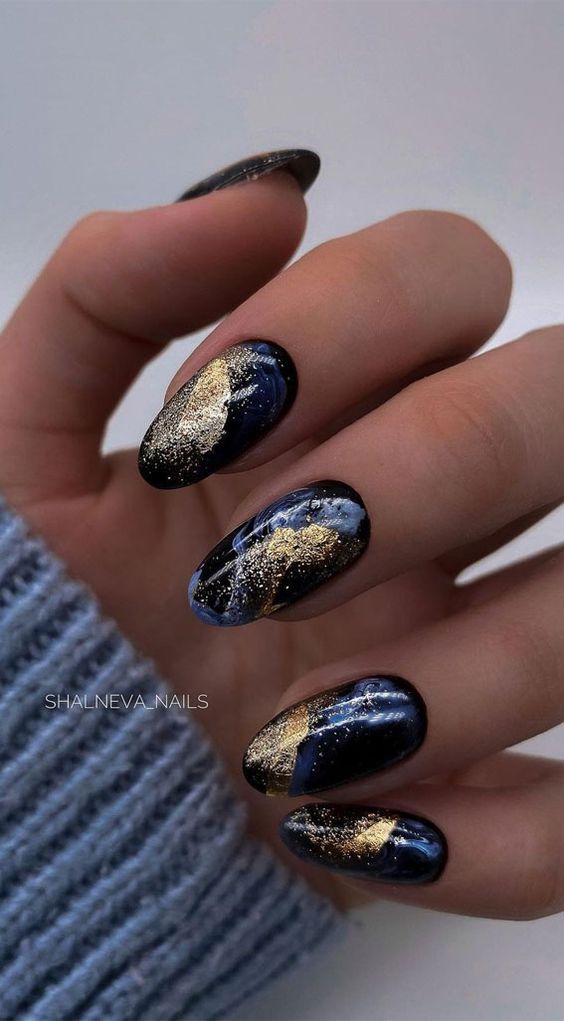 17 Stylish Blue Nail Trends for Winter 2023-2024