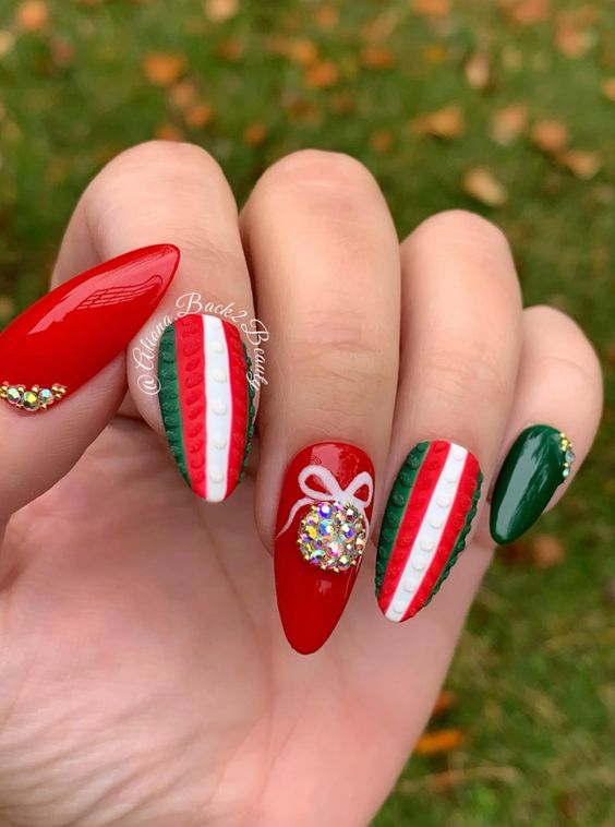 17 ideas de uñas de invierno multicolores para 2023-2024