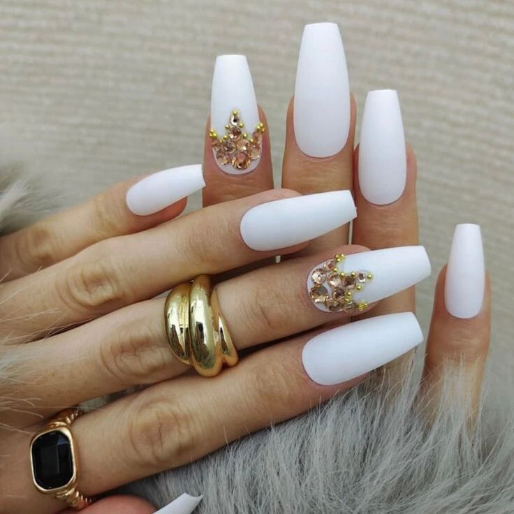 17 Elegant White Nail Designs for Winter 2023-2024