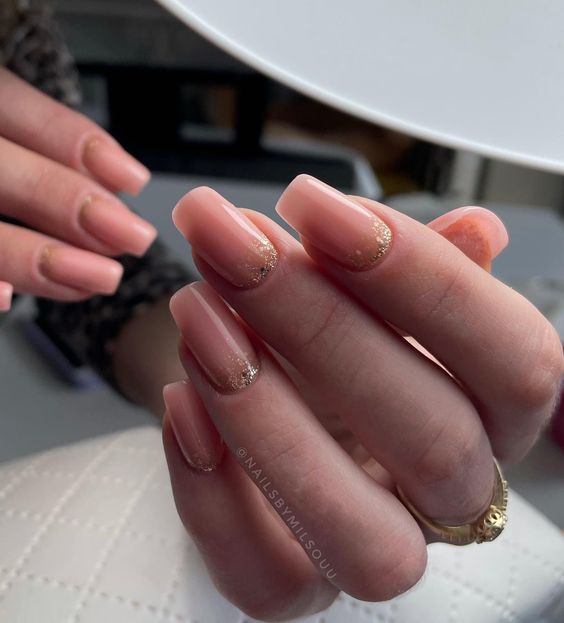 19 Natural Winter Nail Ideas for 2023-2024