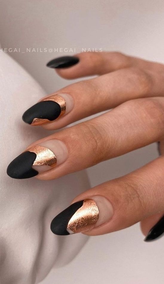 19 Chic Black Nail Ideas for Winter 2023-2024