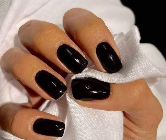 19 Solid Color Winter Nail Ideas for 2023-2024