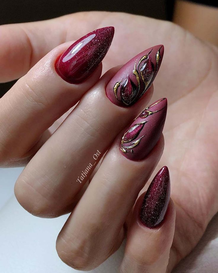 15 elegantes tendencias de uñas rojas para el invierno 2023-2024