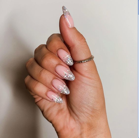 Almond New Year Nails 2024: 17 Elegant Ideas to Sparkle