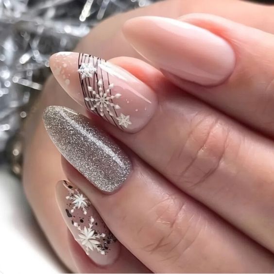 15 Festive Christmas Nail Ideas for 2023