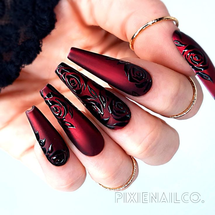 15 Chic and Edgy Black Christmas Nail Ideas for 2023